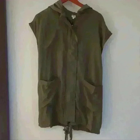 UNIQ | Olive Green Hoodie Sleeveless Utility Lightweight  Vest - Picture 1 of 5